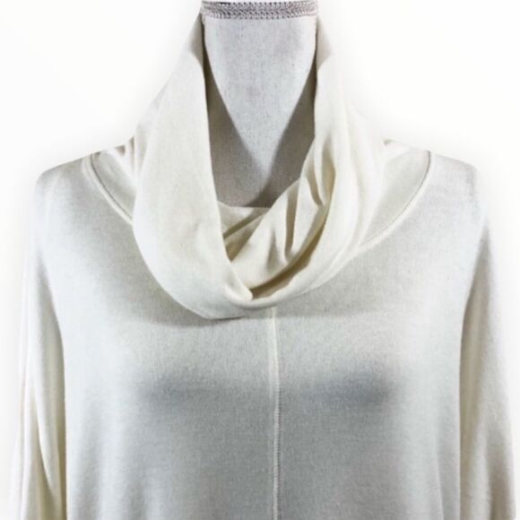 TERRE BLEUE - LIGHTWEIGHT OFF-WHITE PONCHO - B9 - Picture 1 of 8